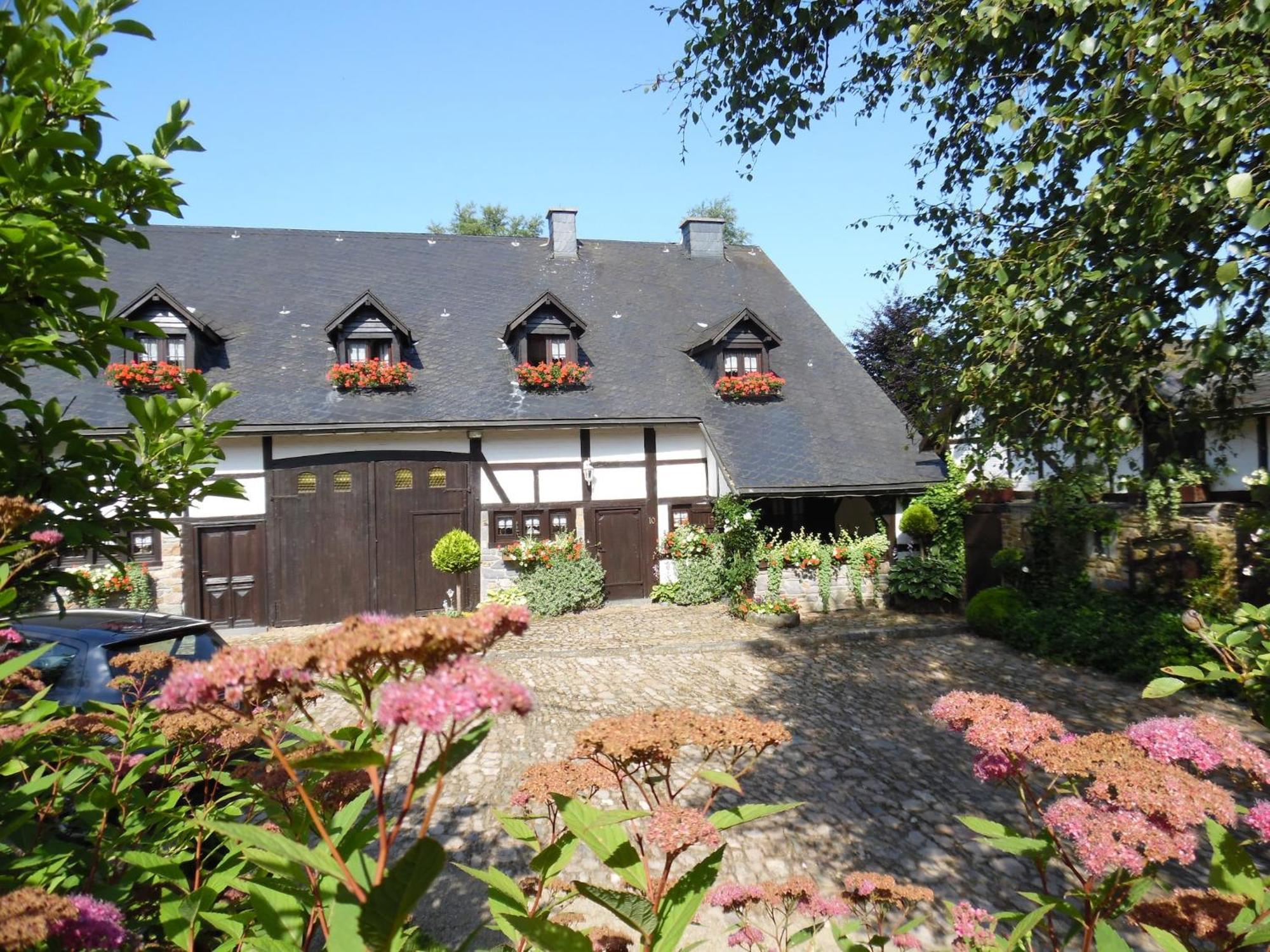 Cozy Cottage In Malmedy With Large Garden Buitenkant foto